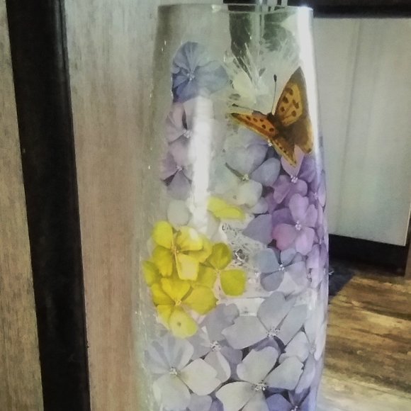 Stony Creek Hydrangea & Butterfly Light - Picture 2 of 11